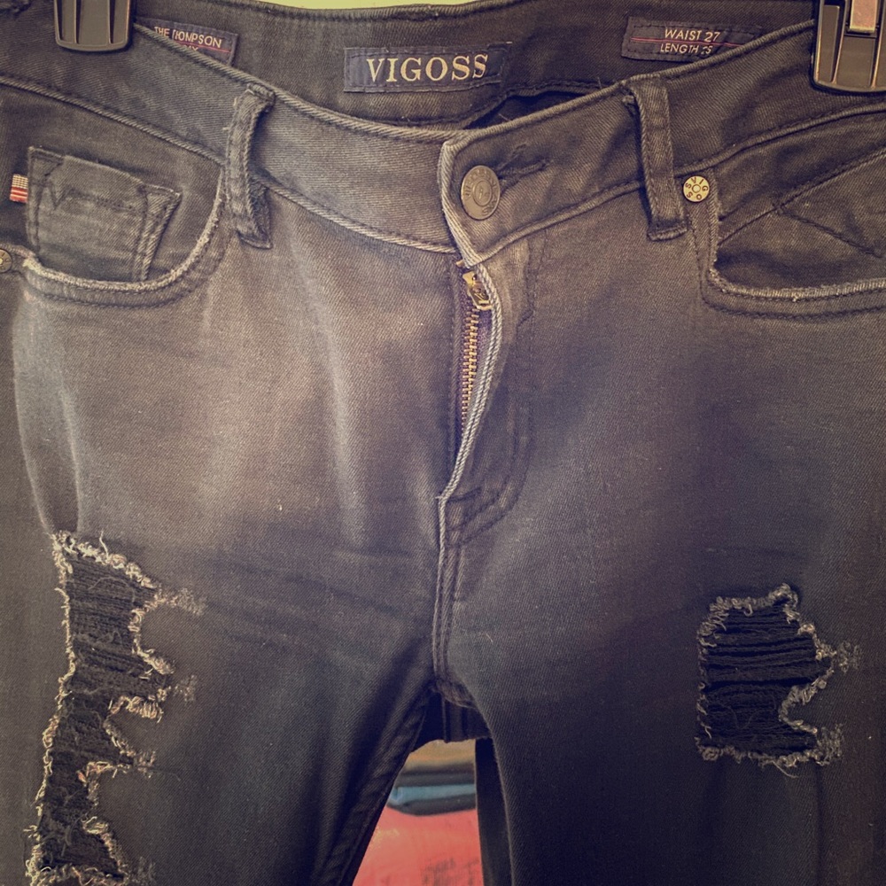 Distressed ankle skinny’s